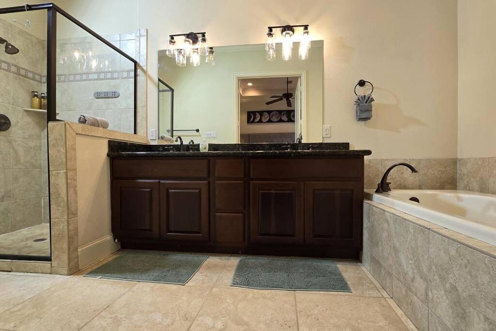 Modern Galleria Gem Private Jacuzzi 3 Br Houston Zewnętrze zdjęcie